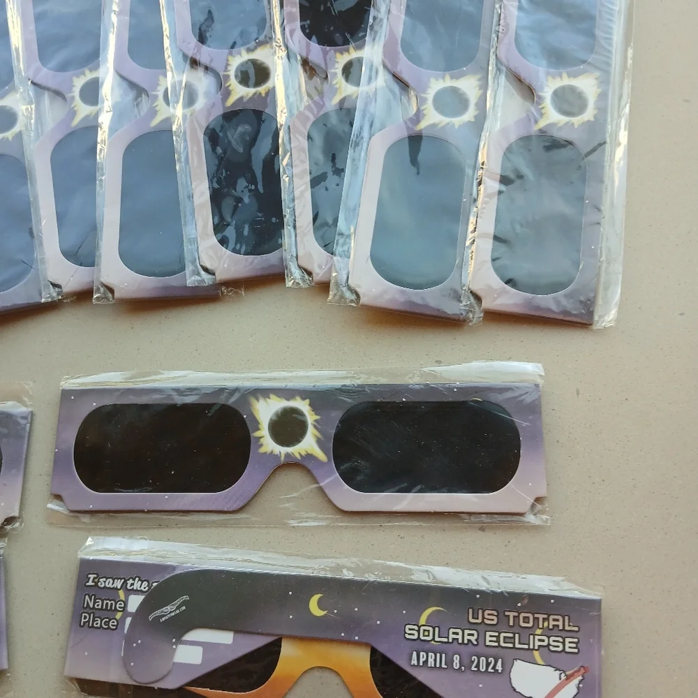 Solar Eclipse Viewing Glasses.  15 Pairs - Picture 6 of 8